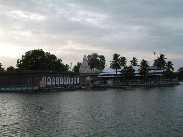  Shri Siddeshwar Temple